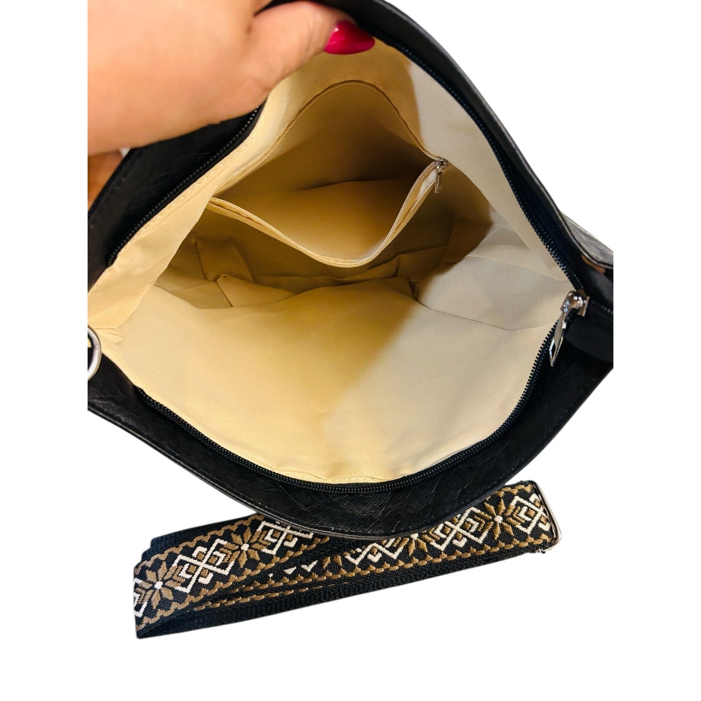 PURSE: Black & White Tyvek Crossbody w/Wide Woven Shoulder Strap, Dustbag, NWOT