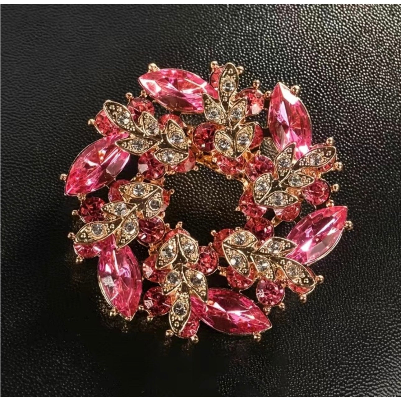 BROOCH: Vintage Style Elegant Pink Gold Tone, & White 3D Pin w/Sparkling Gemstones, NIP