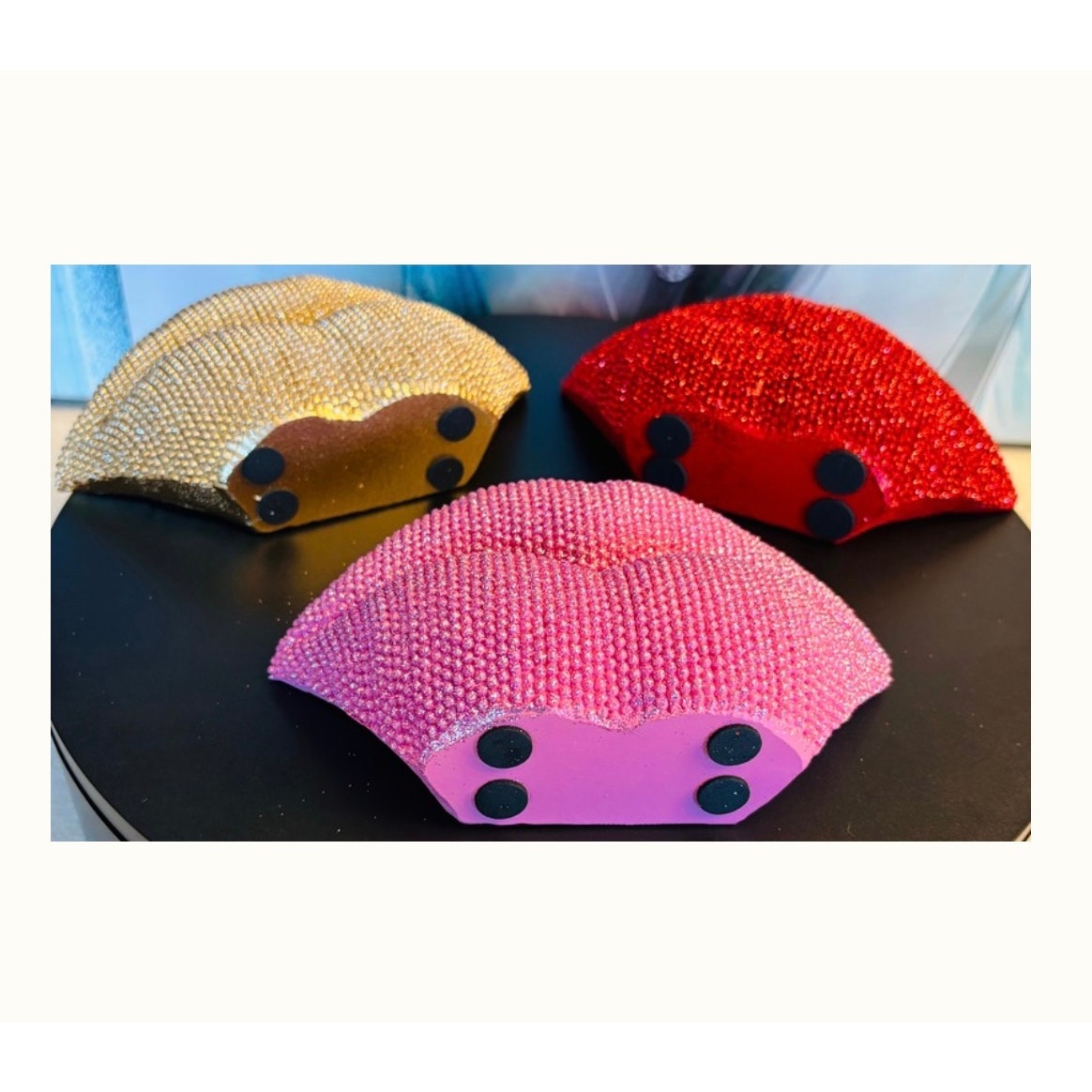 1 PC DECOR: Pink Glitter Beaded Resin Textured Lips Statue w/Sleek Finish, NIB