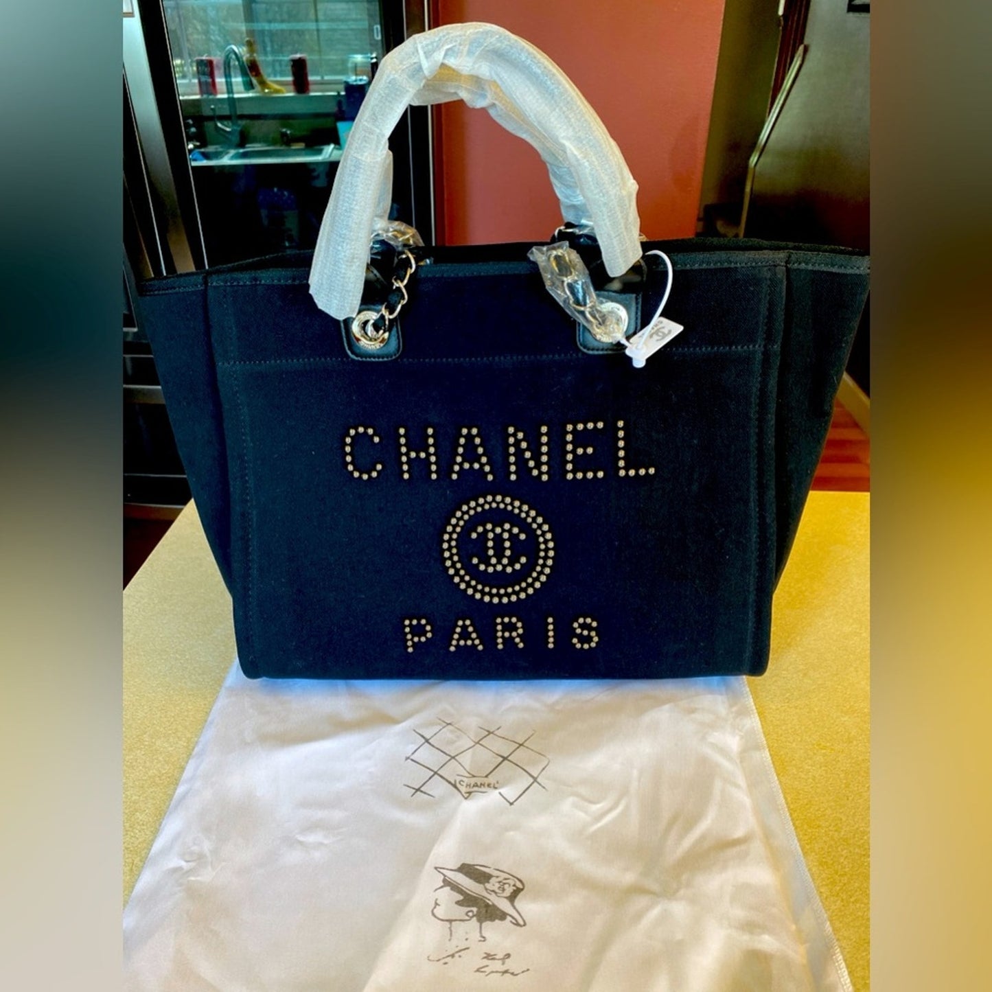 FASHION: Black Cloth Tote Shoulder Bag w/Studded Detailing & Dust Bag, NWTT