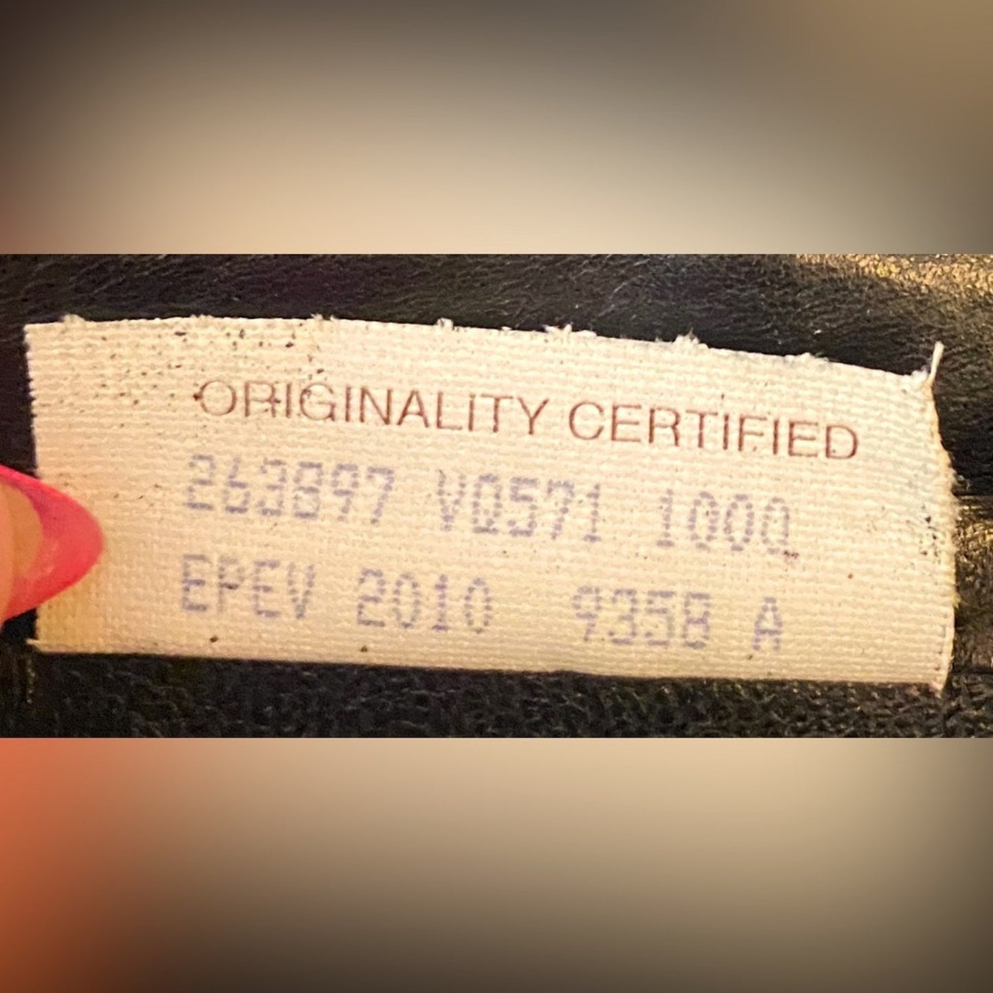 BOTTEGA Veneta Zip Around Wallet w/BOTTEGA Keychain & Unbranded Chain, COA.  EUC