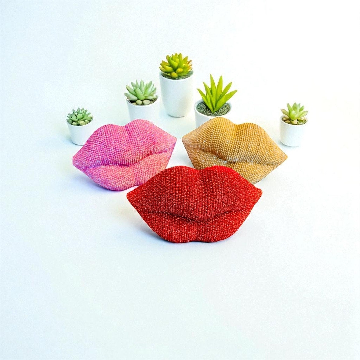 1 PC DECOR: Red Glitter Beaded Resin Textured Lips Statue w/Sleek Finish, NIB