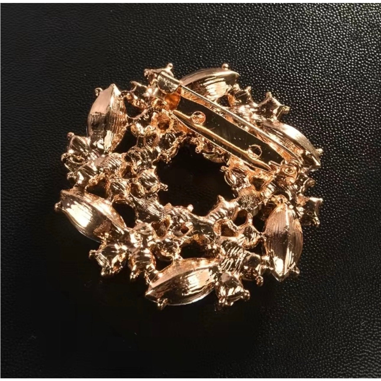 BROOCH: Vintage Style Elegant Pink Gold Tone, & White 3D Pin w/Sparkling Gemstones, NIP
